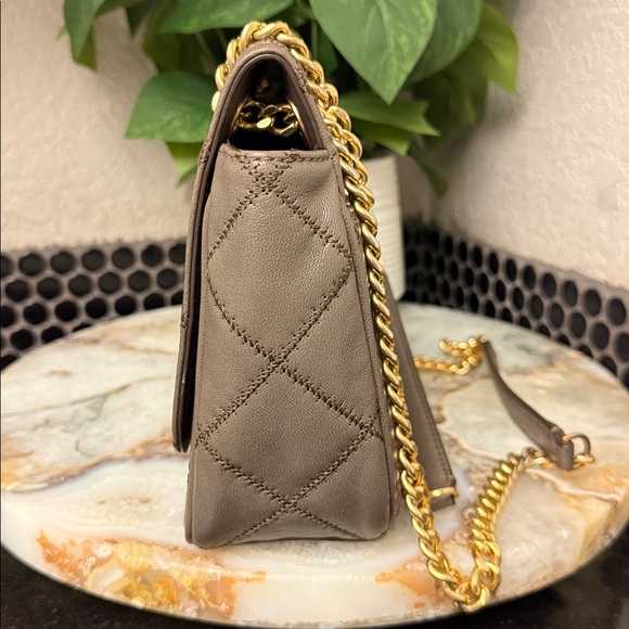 Tory Burch Willa Quilted Shoulder Bag - Picture 12 of 12